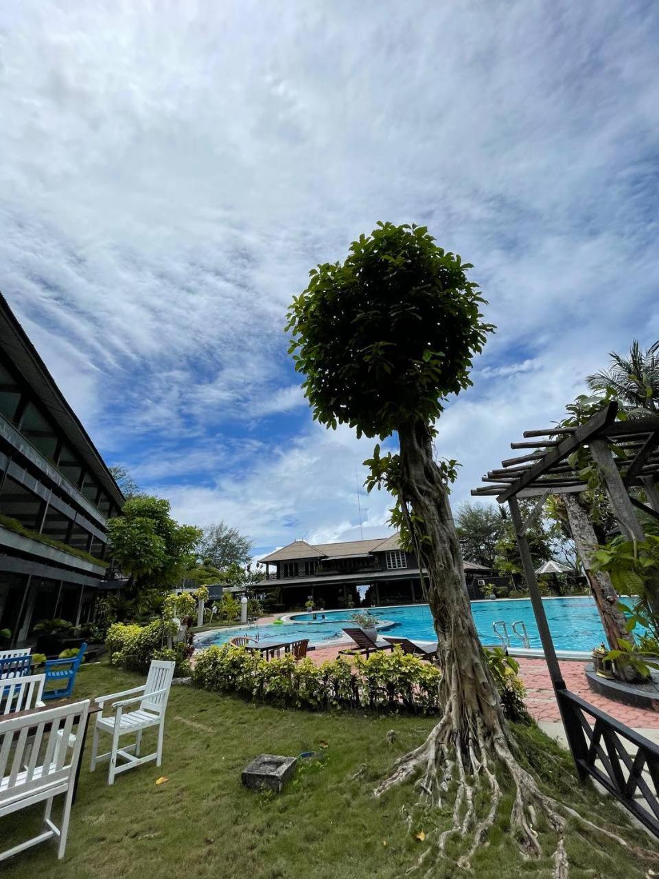 Beach Resort - Arwana Perhentian Besar Kampung Kuala Besut Exterior foto