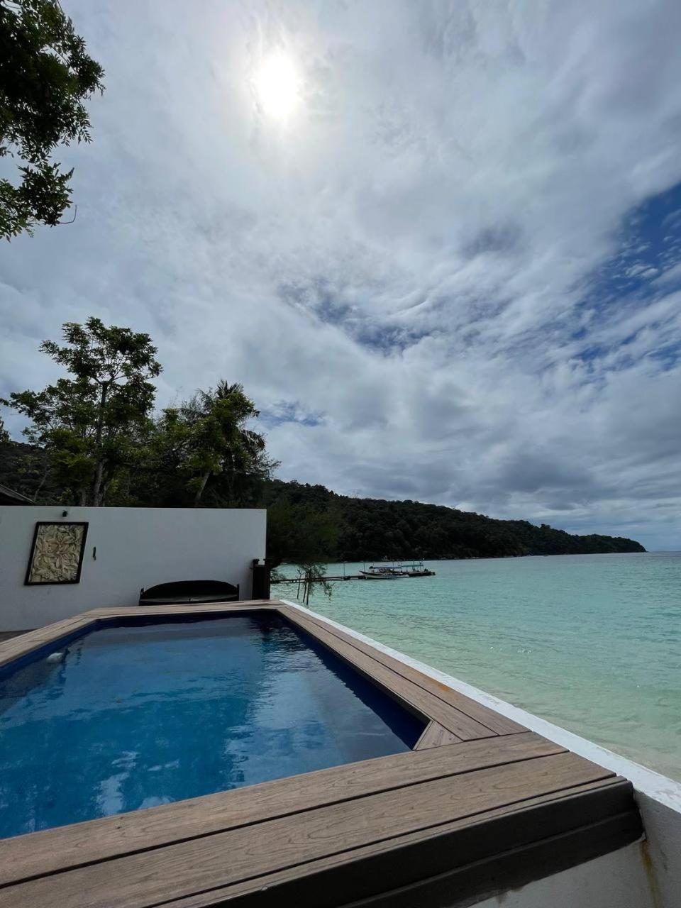 Beach Resort - Arwana Perhentian Besar Kampung Kuala Besut Exterior foto