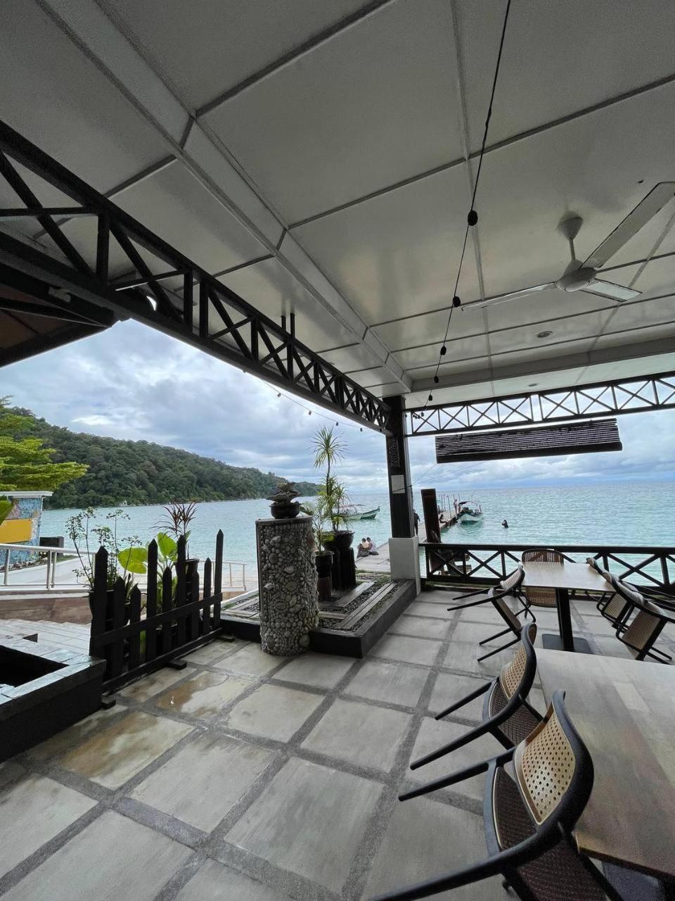 Beach Resort - Arwana Perhentian Besar Kampung Kuala Besut Exterior foto