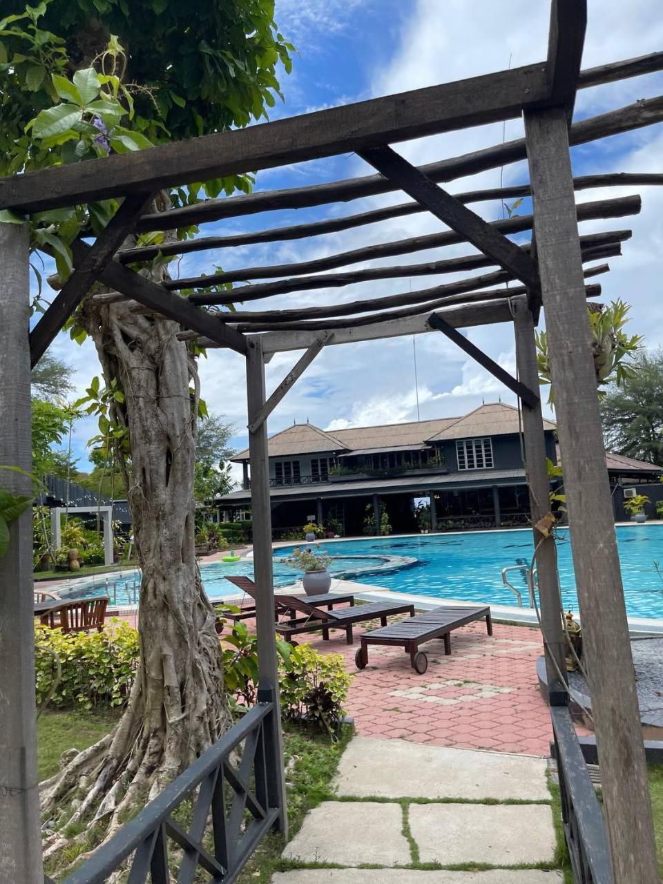 Beach Resort - Arwana Perhentian Besar Kampung Kuala Besut Exterior foto